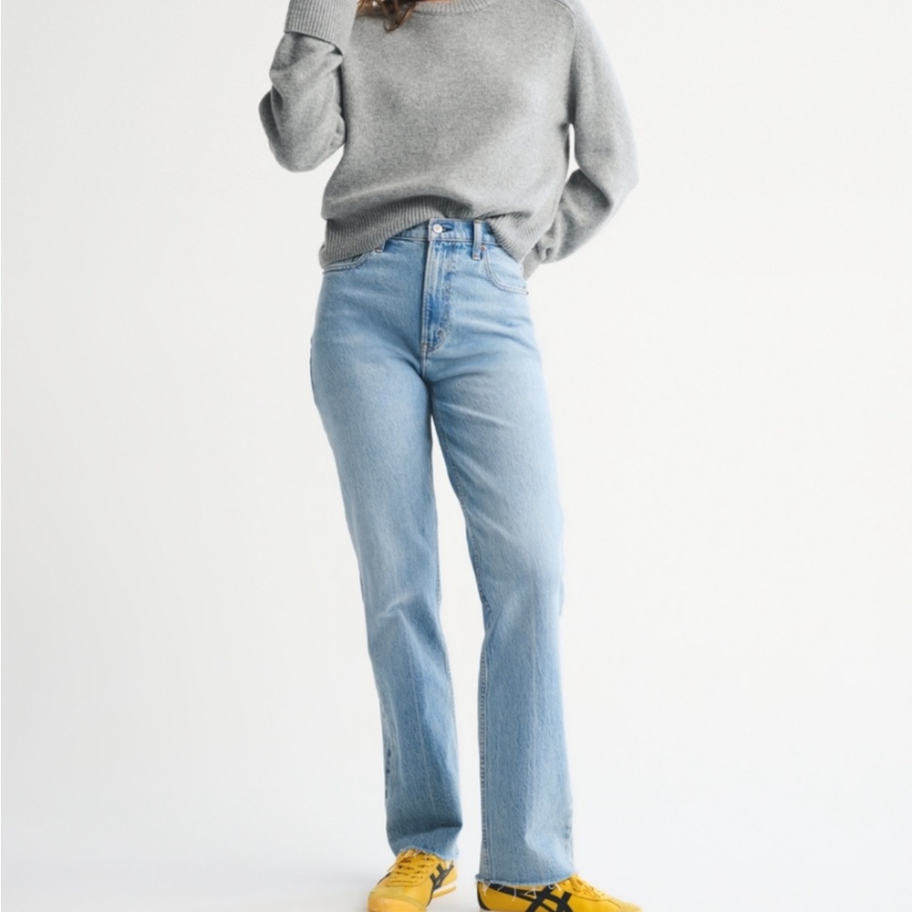 NWT! Abercrombie & Fitch 90’s Straight Ultra High Rise Light Blue Straight Leg